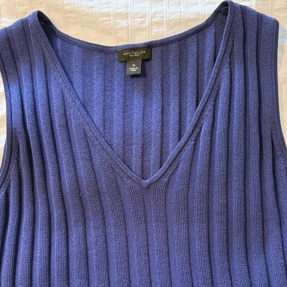 Ann Taylor Navy Blue Ribbed Sleeveless Top - Picture 2 of 6
